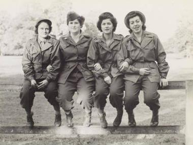 WACs in fatigues take a break from training. (Digital archive reference MC 376/354)
